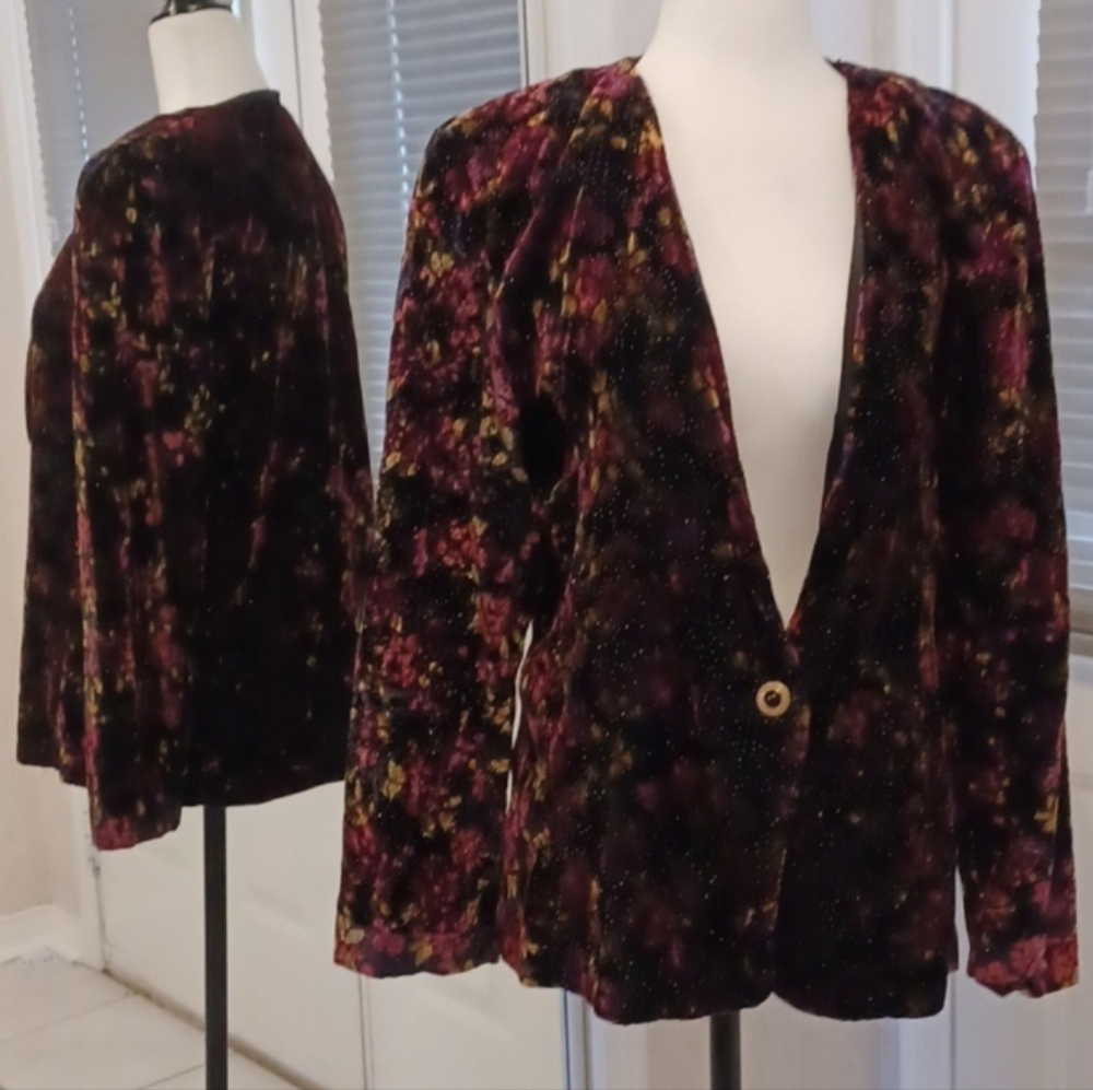 4/$80 Black Floral Studded Blazer - Size Medium